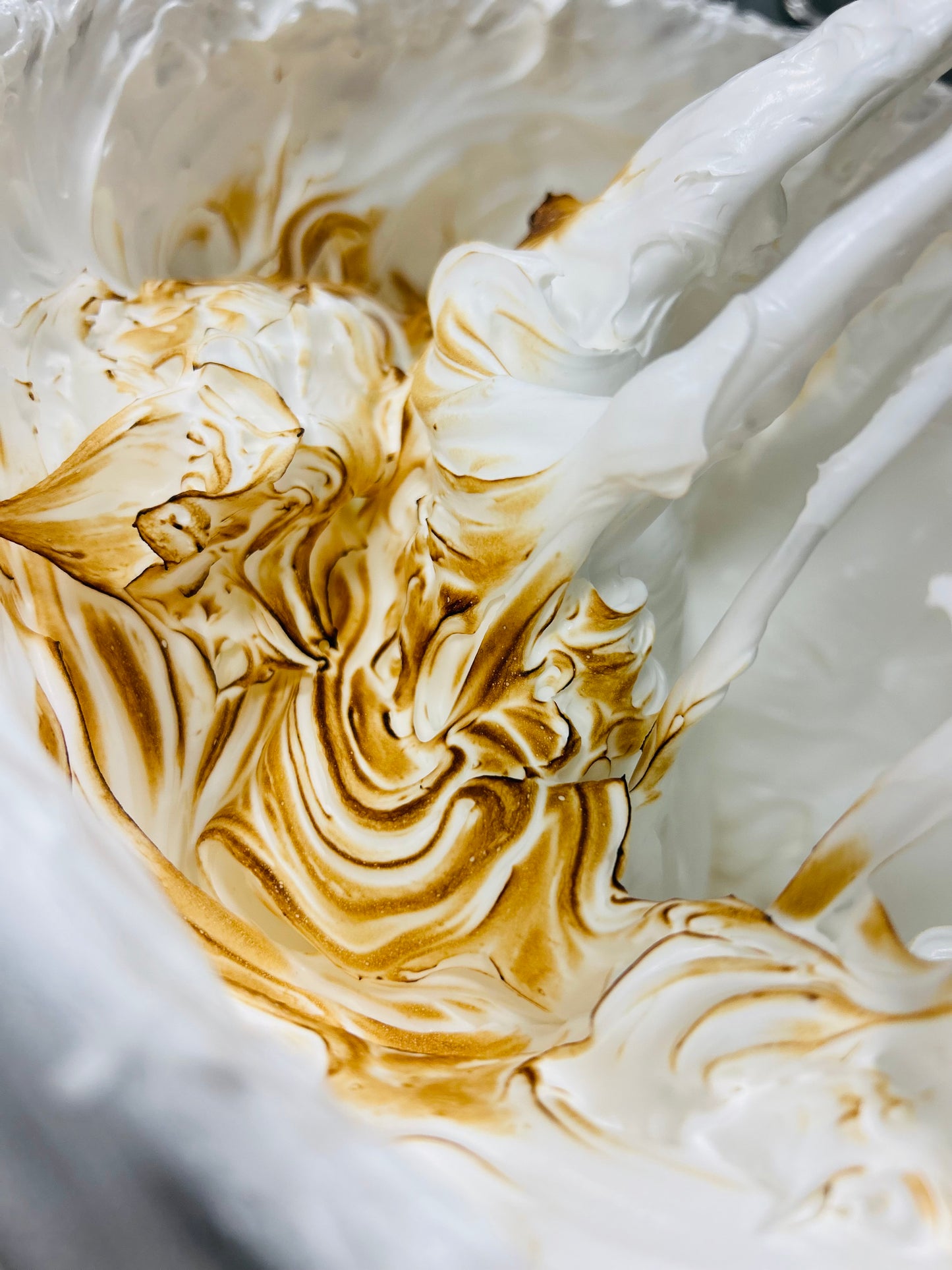 Lemon Meringue Macarons