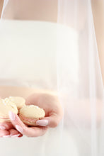 Load image into Gallery viewer, Two Piece Macaron Favours
