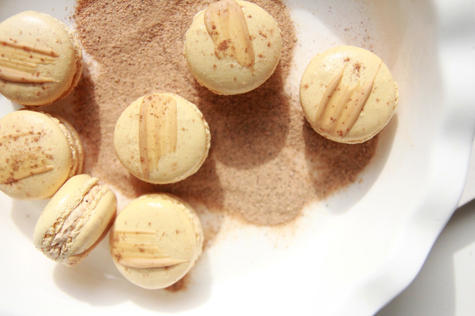 Apple Pie Macarons
